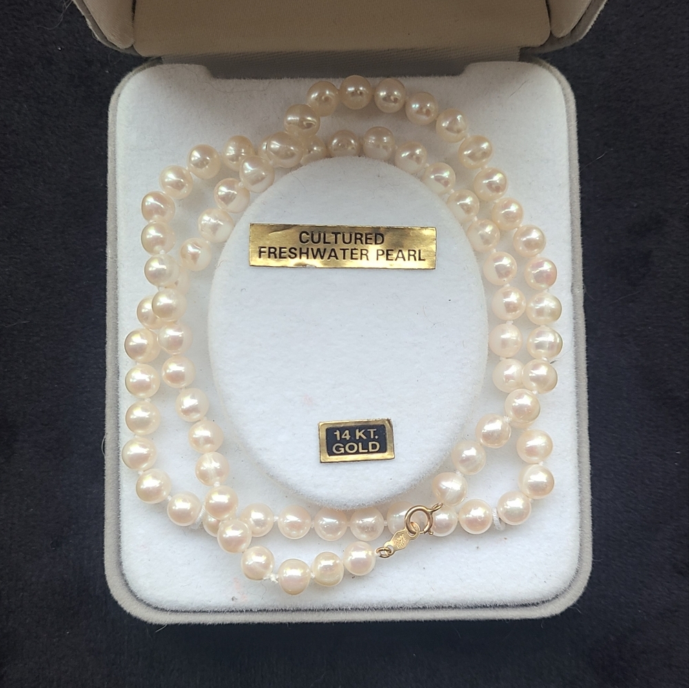 14k Gold Vintage Freshwater Pearl Necklace